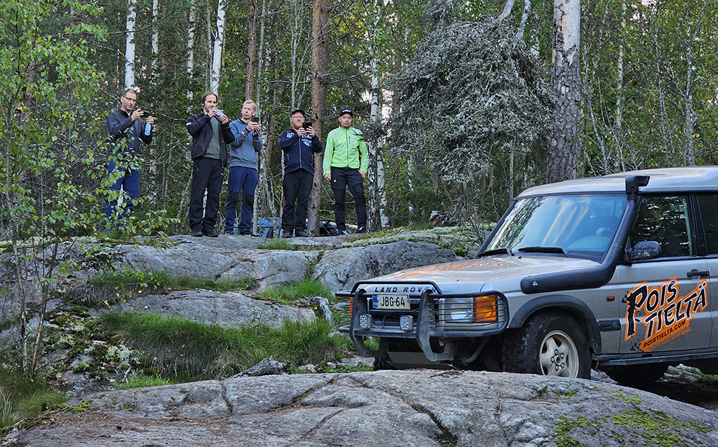 Maastoautosafarit - Pois Tieltä!