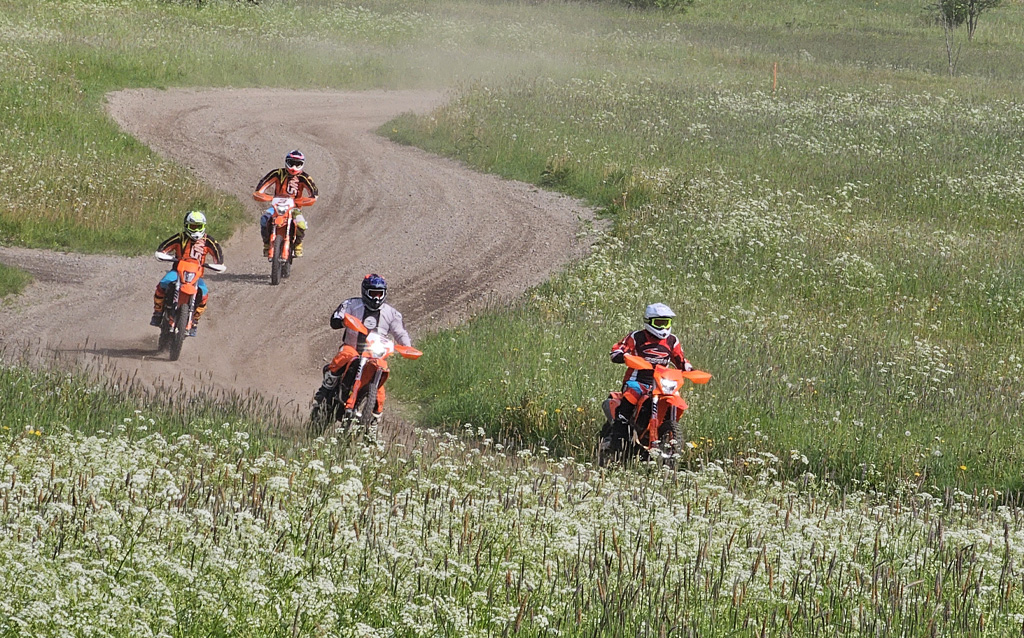 Endurosafarit - Pois Tieltä!