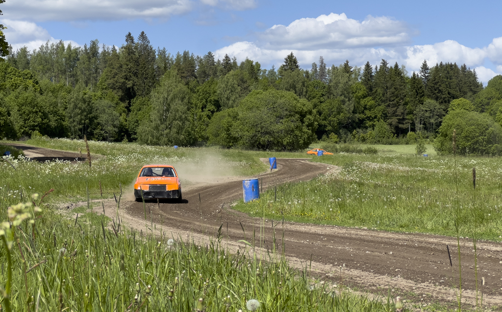 Varaa ajopäivä - Pois Tieltä!